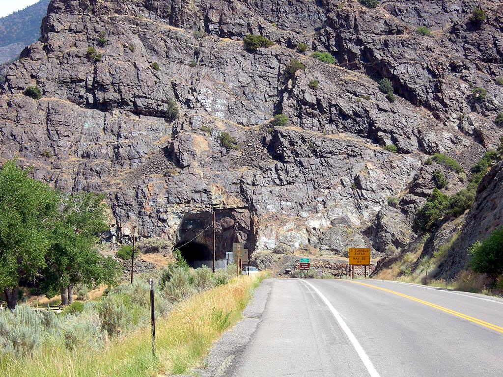 Entering Wyoming Thermopolis Photo Thermopolis_lM