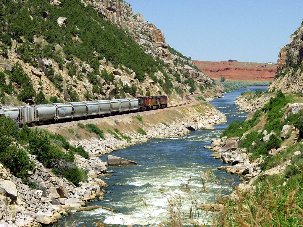 Entering Wyoming Thermopolis Photo Thermopolis_tM