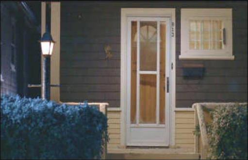 The yard lamp is a prop ...